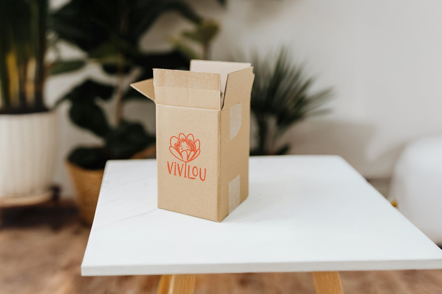 Geoeffnete VIVILOU Keramikbox auf einem Tisch